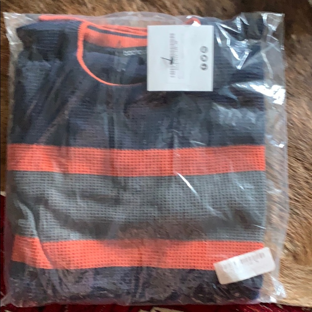 New With tags striped xl sweatshirt. Brand new.